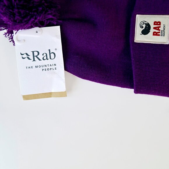 NWT Rab Essential Bobble Purple Quartz Hat with a Pom Pom - Picture 4 of 4